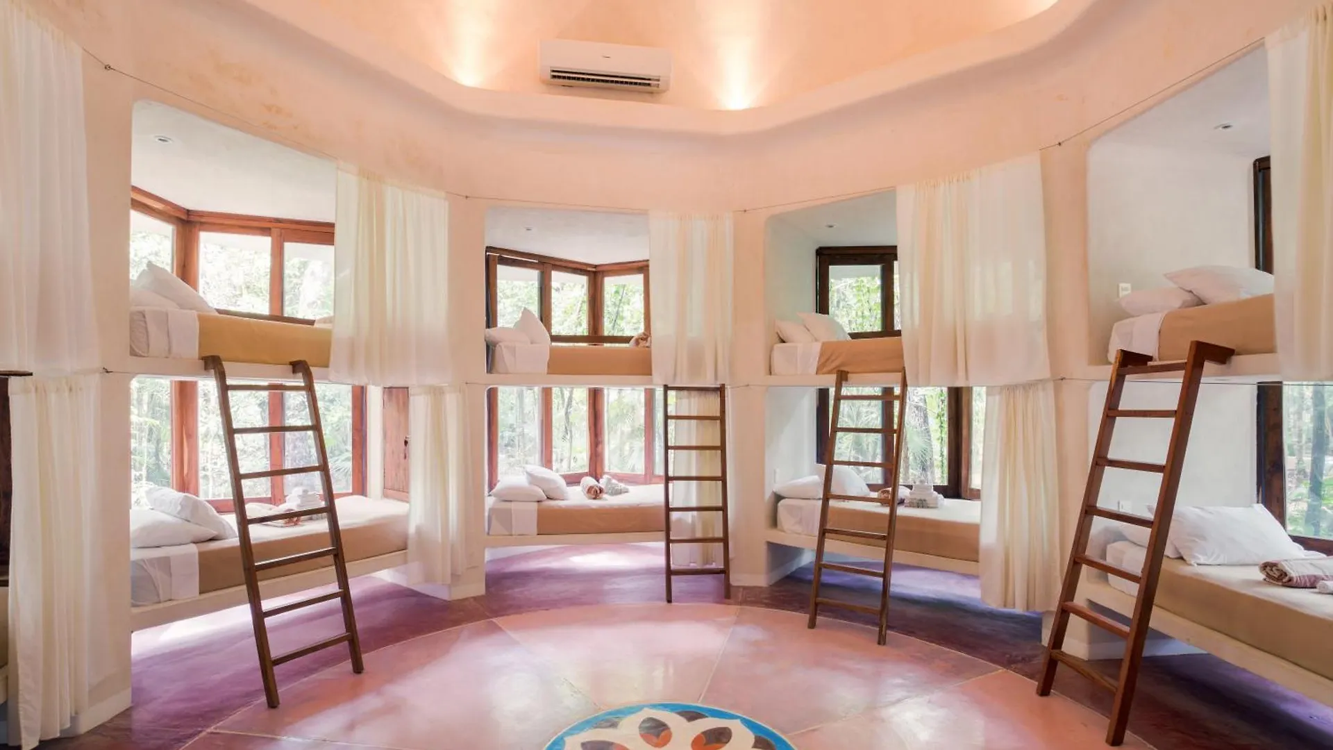 Hotel Holistika تولوم