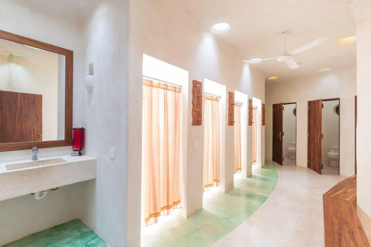 Hotel Holistika تولوم